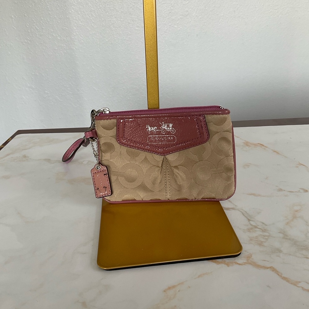 Coach :  Wristlet